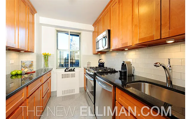 Sold by Douglas Elliman | media 17