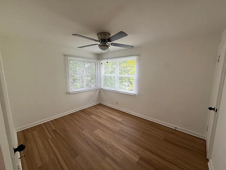 868-870 Wiltshire Rd #868 — Photo 5