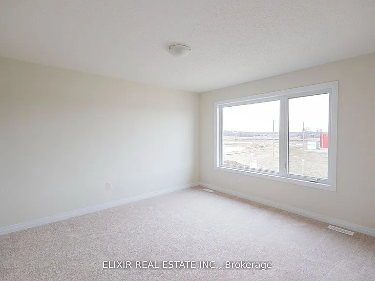 20 Molnar Cres — Photo 5