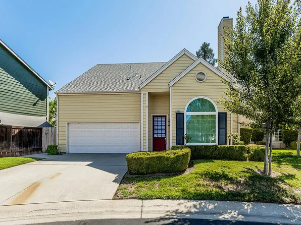 1094 E Monticello Cir, Fresno, CA 93720