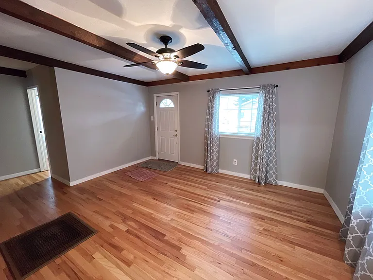715 W Olive St — Photo 2