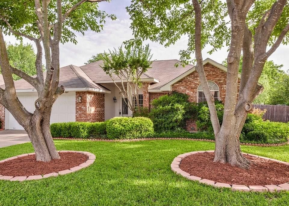 1st image of 121 Driftwood Ln