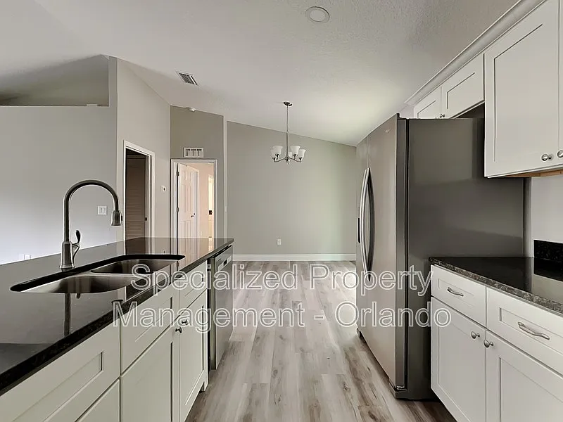 3 bed, 2.0 bath, 1438 sqft, $1,699 — Photo 4