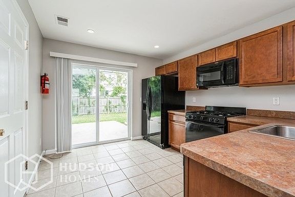 3rd image of 143 2nd Ave