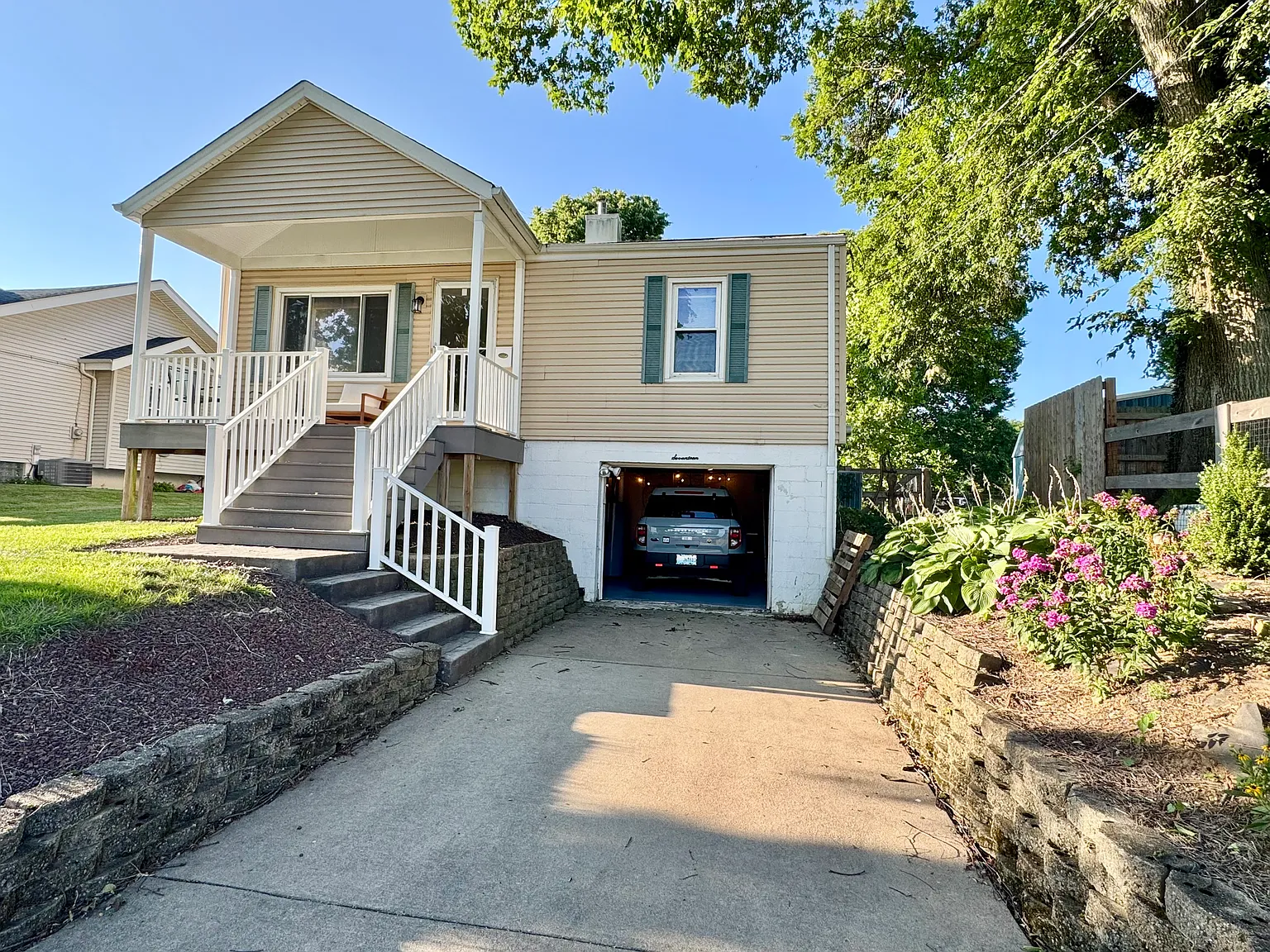 17 Bramble Ave — Photo 2