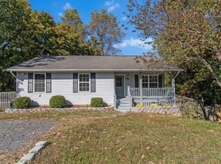 412 Clubhouse Dr, Lusby, MD 20657