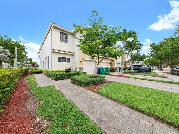 476 NE 194th Ter, Miami, FL 33179