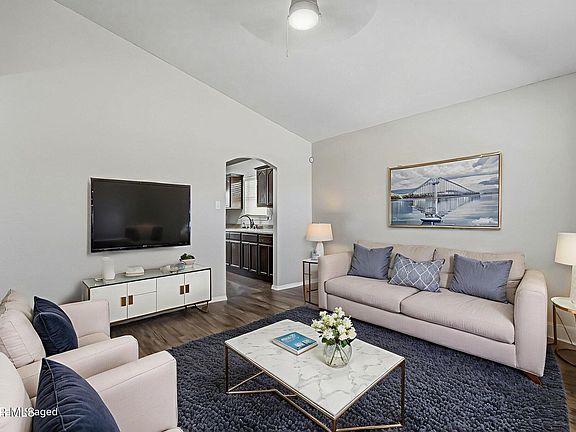 4th image of 3832 Loma Cortez Dr