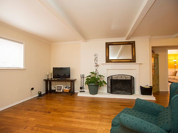 Wood burning fireplace w gas starter