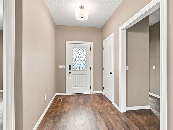 4th image of 178 Begonia Ct