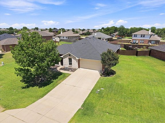 2nd image of 2744 Stoney Hollow Ln