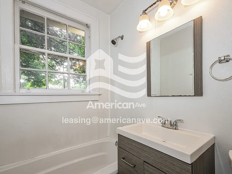 15056_012_bathroom_13.jpg