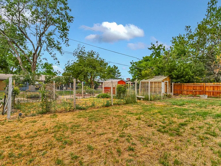 7687 Newman St — Photo 39