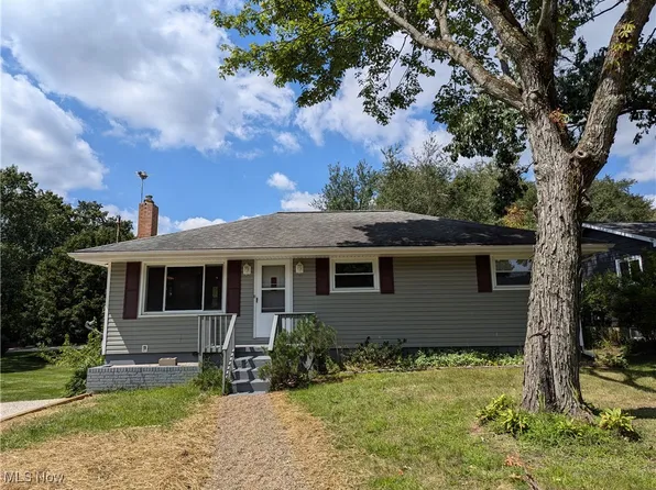 1642 Acoma Dr, Akron, OH 44306