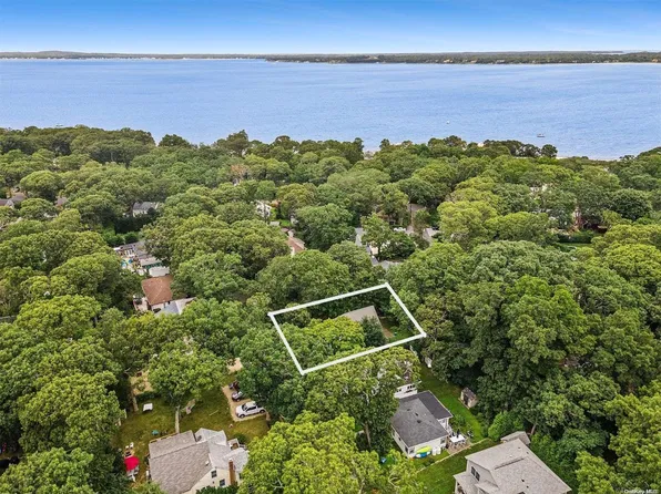 16 Dogwood Street, Sag Harbor, NY 11963
