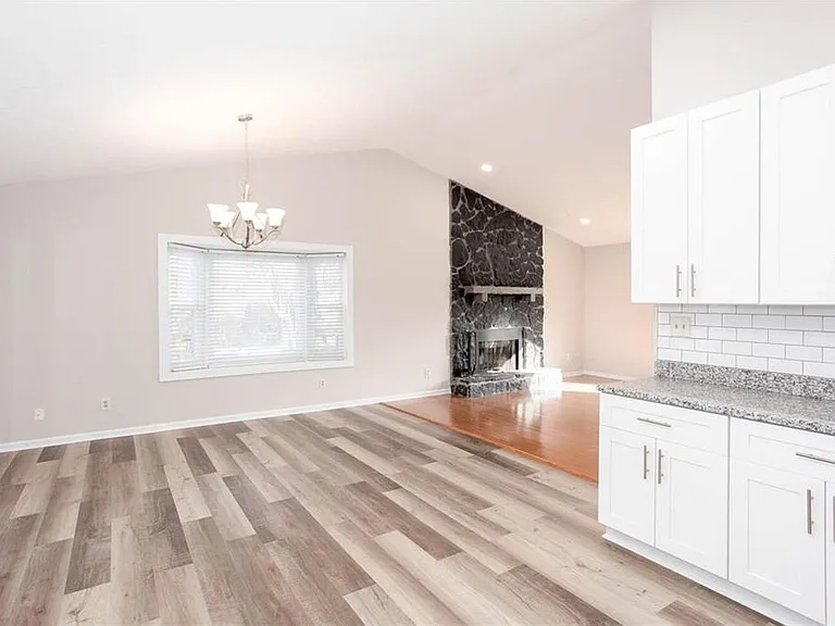 4049 Leicester Dr NE — Photo 12