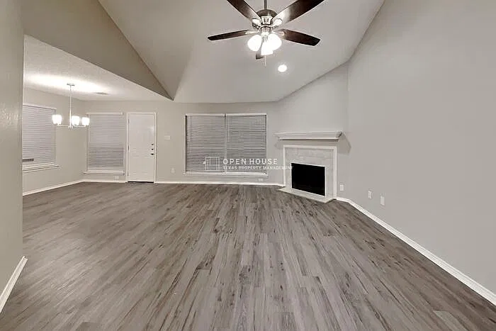 3 bed, 2.0 bath, 1678 sqft, $2,200 — Photo 3