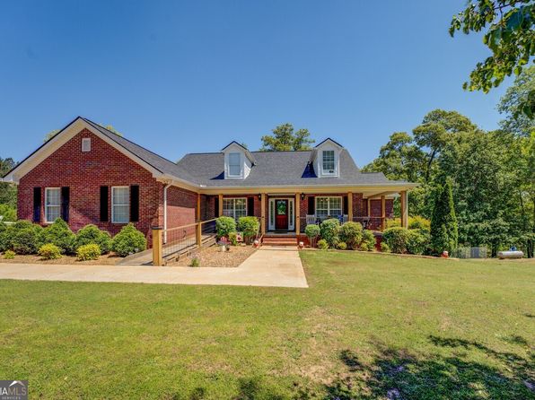637 Lakeview Dr, Newborn, GA 30056