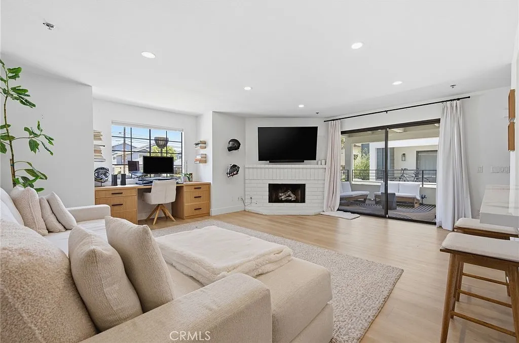 1 bed, 860 sqft, $3,350 — Photo 4