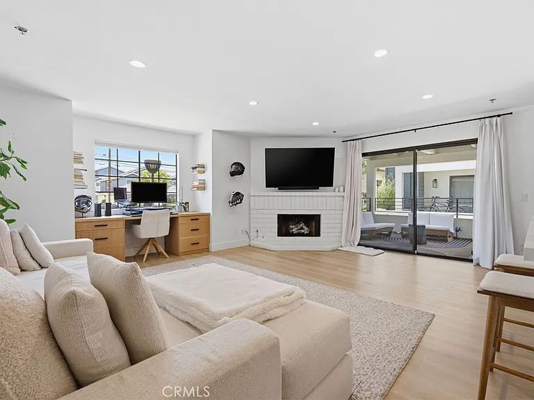 345 Avocado St #101A — Photo 4