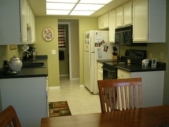 Dine-In Kitchen