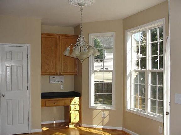 5th image of 2477 Wilshire Way