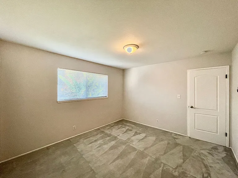 466 N Fair Oaks Avenue — Photo 10