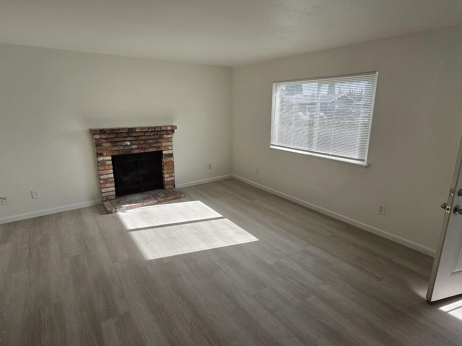 3-bed, 2-Bath SFR in Suisun City, $2600/mo (one month free w/lease) — Photo 2