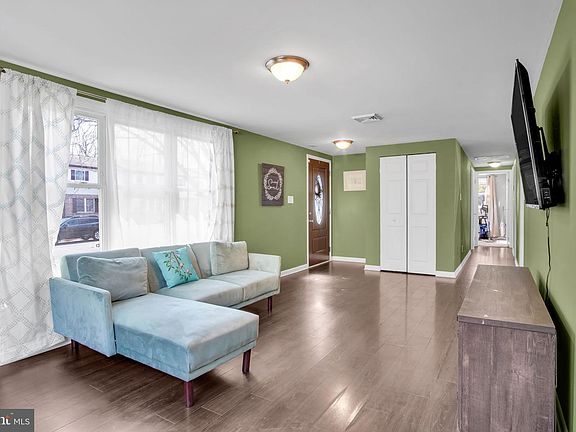 5th image of 219 Marion Ave