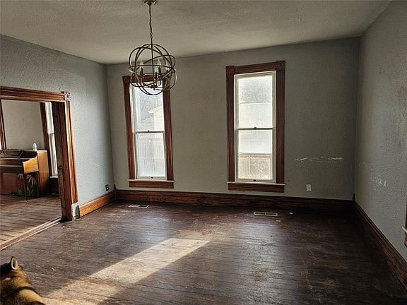4th image of 311 E Jefferson St