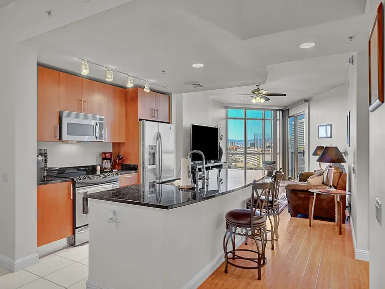 200 W Sahara Ave #811 — Photo 8