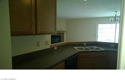 4th image of 122 Carrington Ct