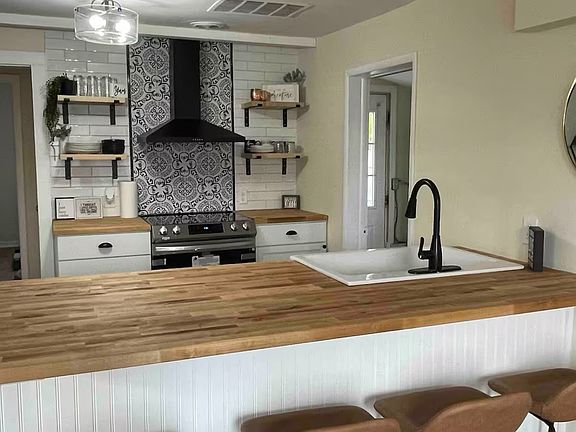 5th image of 801 6th St Unit 1