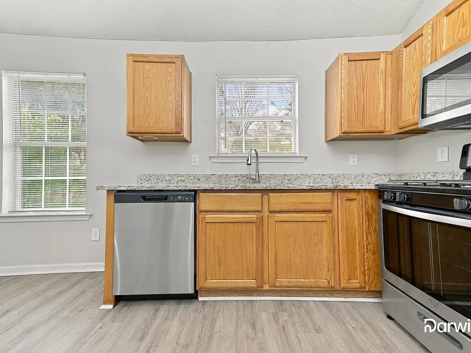 3 bed, 2.5 bath, 2084 sqft, $2,155 — Photo 2