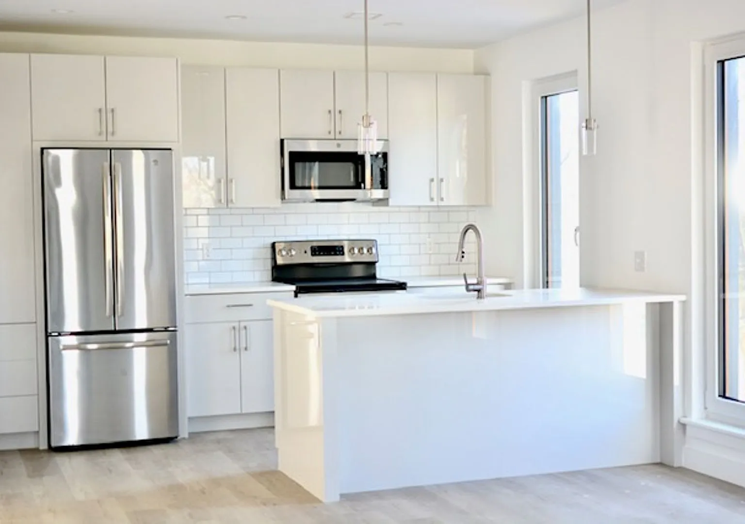 Brand new 4 bed 2 bath.... SEPT 1ST — Photo 1