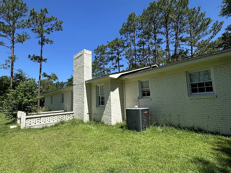 605 Honeysuckle Ln — Photo 2