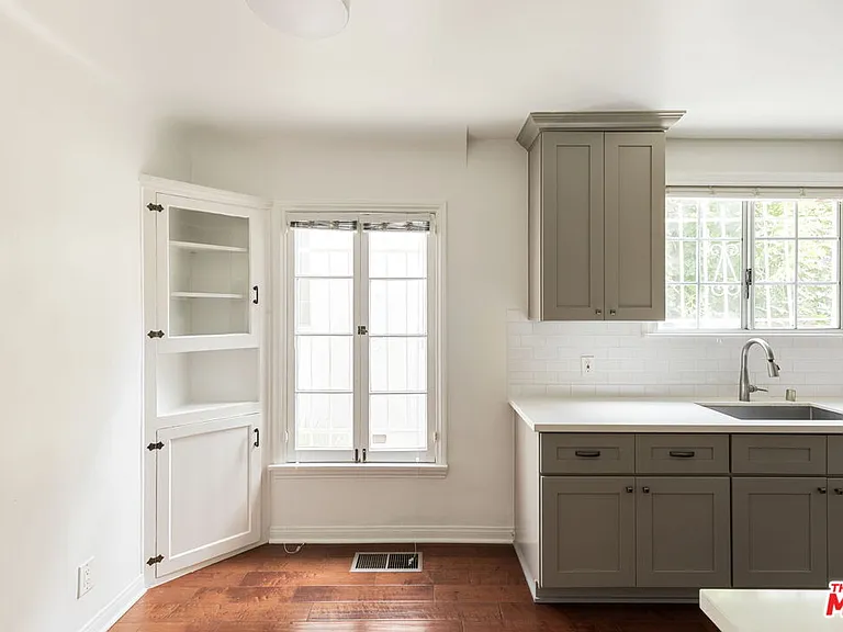 1054 S Stanley Ave — Photo 5