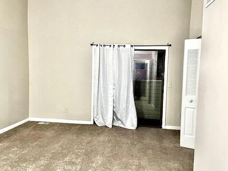 573 Delzan Pl — Photo 12