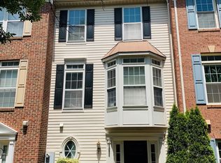 1038 Harrison Cir, Alexandria, VA 22304
