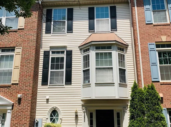 1038 Harrison Cir, Alexandria, VA 22304