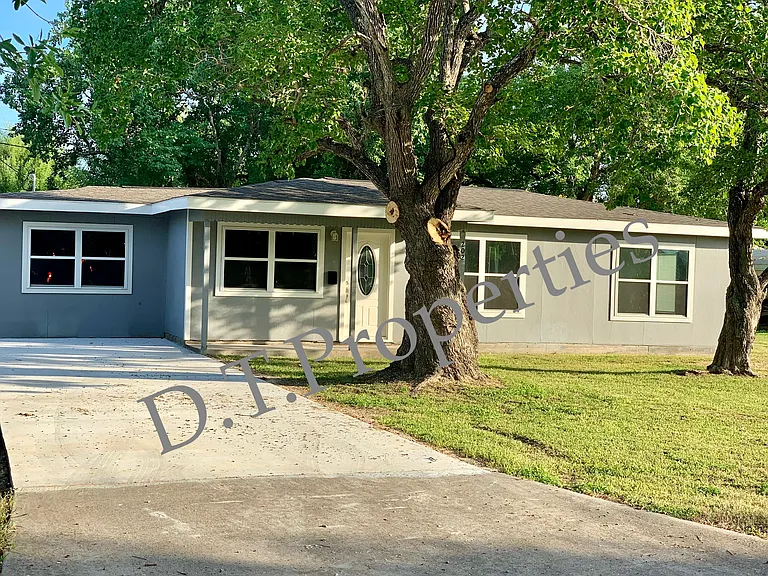 202 Dan Ave — Photo 1