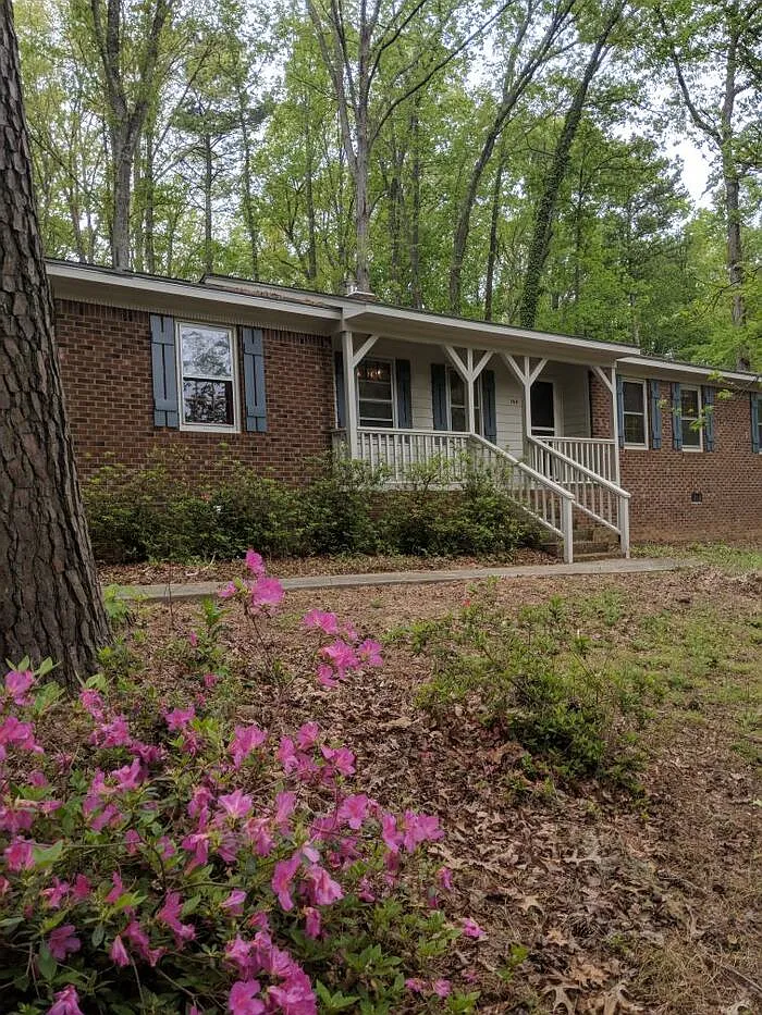 3 bed, 2.0 bath, 1634 sqft, $1,795 — Photo 2
