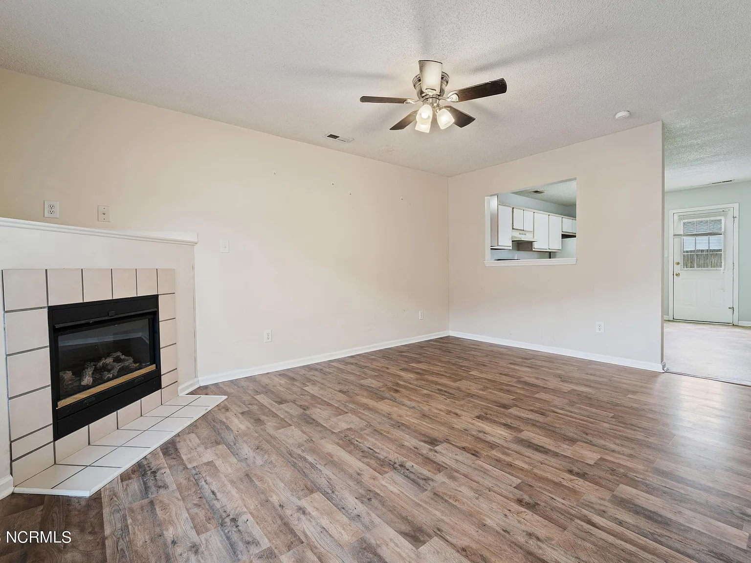 2 bed, 2.5 bath, 992 sqft, $1,195 — Photo 4