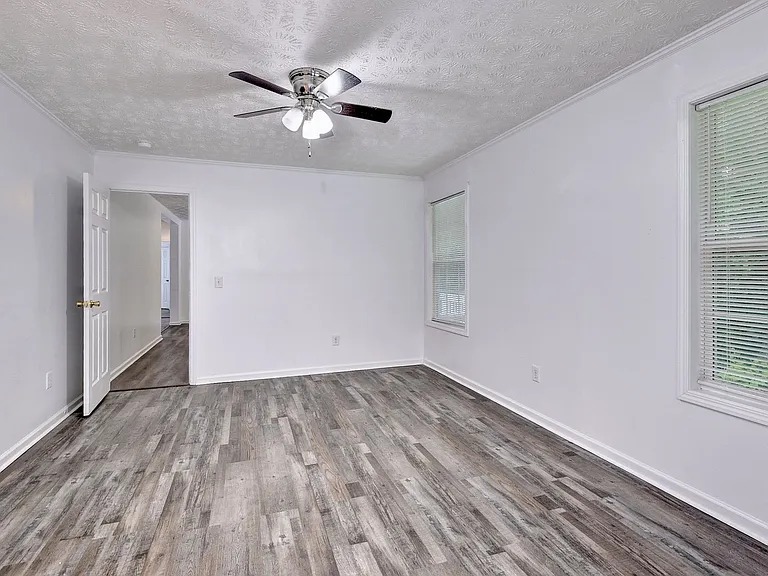 9431 Jenkins Ln — Photo 25