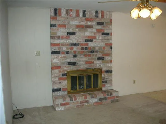3 bed, 2.0 bath, 1220 sqft, $2,000 — Photo 4