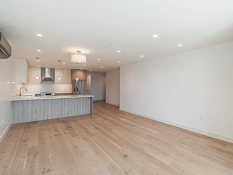 2224 Clement St #104 — Photo 2