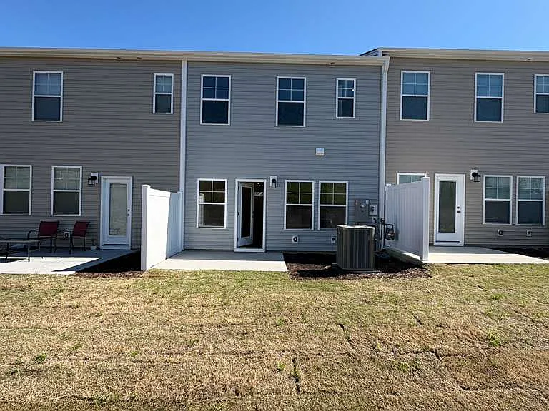 425 Venetian Dr — Photo 32