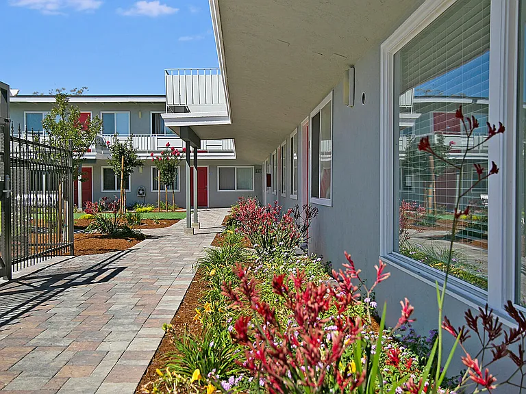 Bon Aire Apartments — Photo 86