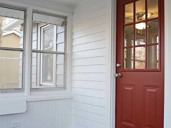 3rd image of 302 S Myrtle St