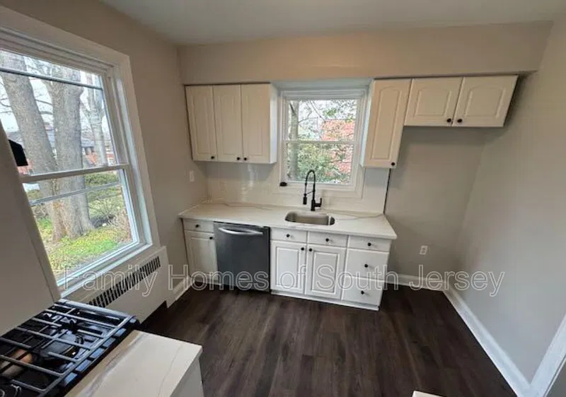 3 bed, 2.0 bath, 1664 sqft, $2,400 — Photo 4